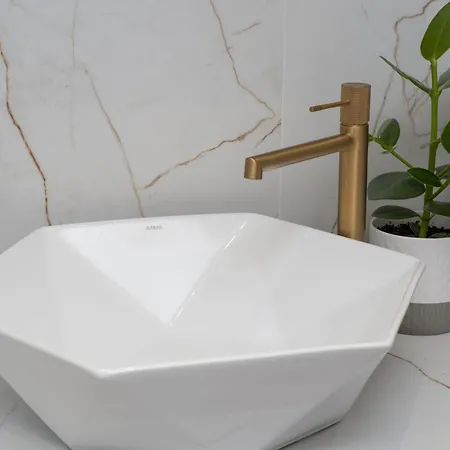 Lithos Luxury