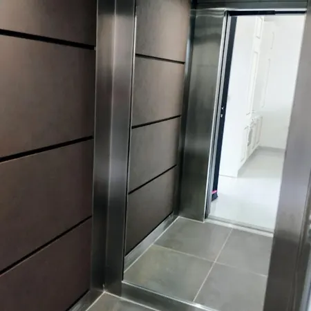 Lithos Luxury *